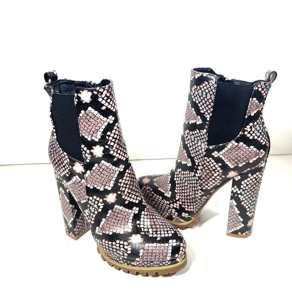 Nice heel boots brand new - Picture 2 of 8